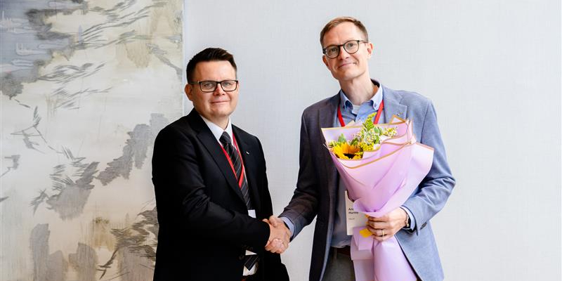 Max Lakkonen congratulating Antti Hurme
